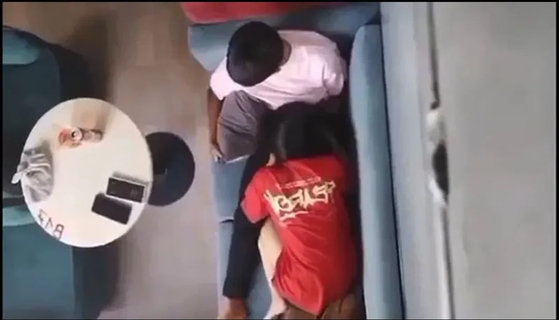 Quay lén bồ mút mút cho ghệ nơi công cộng