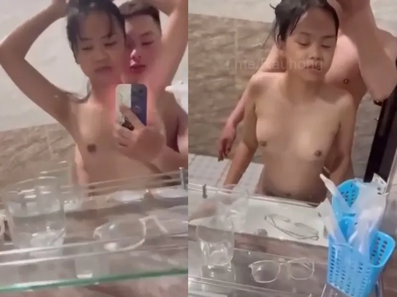 Nhỏ nhắn em cùng thằng bồ xoạc trước gương quay kỉ niệm